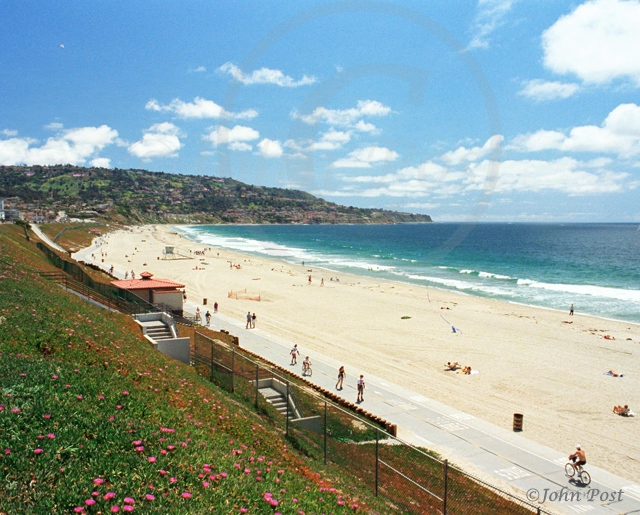 view from Redondo Beach esplanade to palos Verdes peninsula.